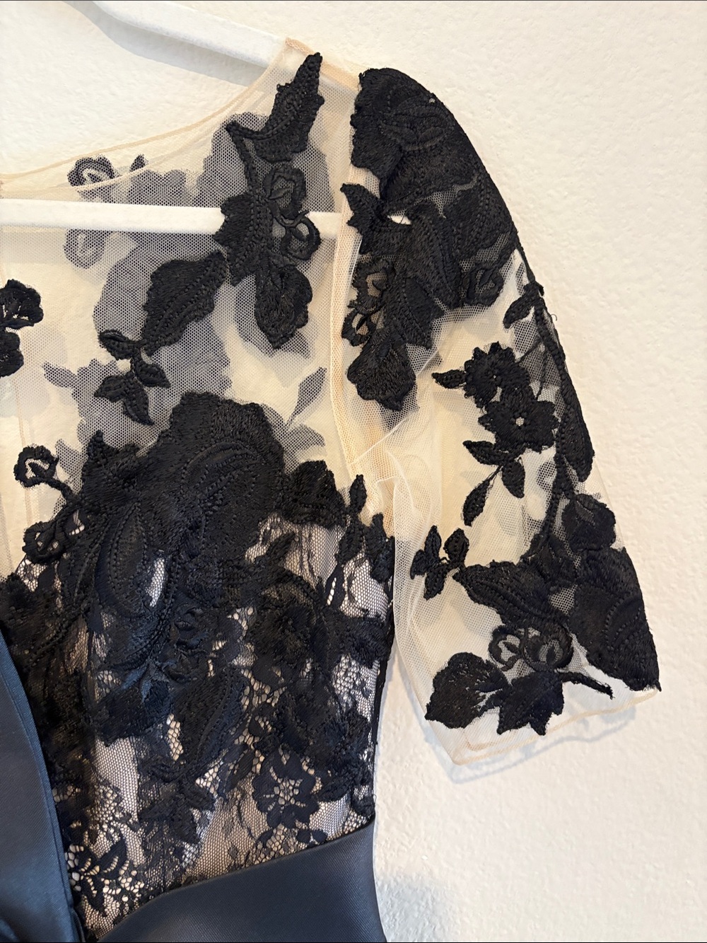 Badgley Mischka Dress black with lace and bow - Picture 5 of 9